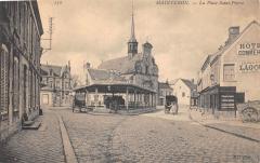 Maintenon - La Place Saint Pierre -
																					28130 Maintenon
																			