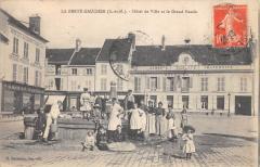 La Ferte Gaucher - Hotel De Ville Et Le Grand Bassin