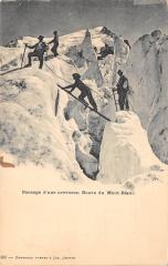 Passage D'Une Crevasse - Route Du Mont Blanc