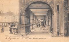 Gray - Arcades De L'Hotel De Ville -
																					70100 Gray
																			