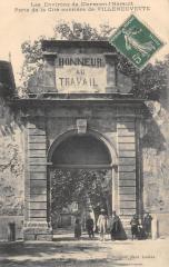 Porte De La Cite Ouvriere De Villeneuvette à Villeneuvette