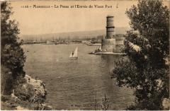 Marseille la passe et entree du port à Marseille