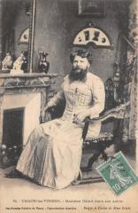 Thaon Les Vosges - Femme A Barbe - Madame Delait Dans Son Salon -
													88 Vosges
												