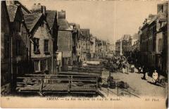 Amiens Rue du Dom un Jour de marche à Amiens