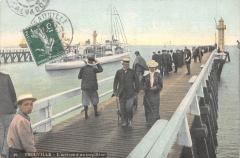 Trouville - L'Arrivee D'Un Torpilleur