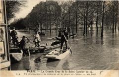 La Grande Crue de la Seine 114 Place de l'Alma -
													75 Paris
												