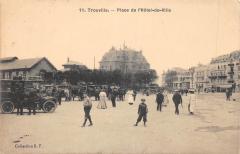 Trouville - Place De L'Hotel De Ville