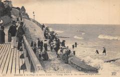 Trouville Sur Mer - Descente A La Plage A Maree Haute à Trouville-sur-Mer