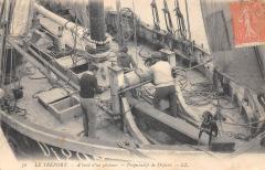 Le Treport - A Bord D'Un Pecheur - Preparatifs De Depart -
																					76470 Le Tréport
																			
