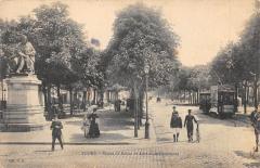 Tours - Statue De Balzac Et Avenue De Grammont -
																					37200 Tours
																			