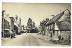 Le bas du bourg à Saint-Mars-d'Égrenne