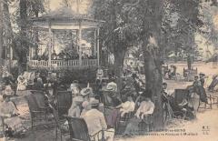 Neris Les Bains - L'Heure De La Promenade - Le Kiosque A Musique -
																					03310 Néris-les-Bains
																			