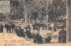 Vichy - Jardin De L'Hopital Pendant La Musique -
																					03200 Vichy
																			