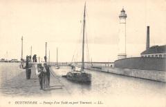 Ouistreham - Passage D'Un Yacht Au Pont Tournant -
																					14150 Ouistreham
																			