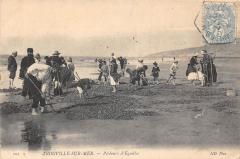 Trouville Sur Mer - Pecheurs D'Equilles à Trouville-sur-Mer