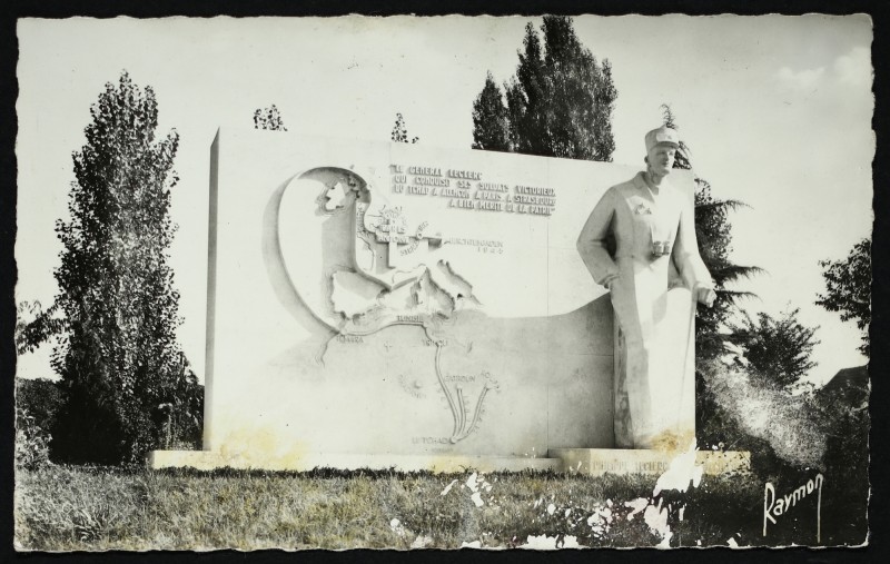Carte postale ancienne Monument du général Leclerc à Antony