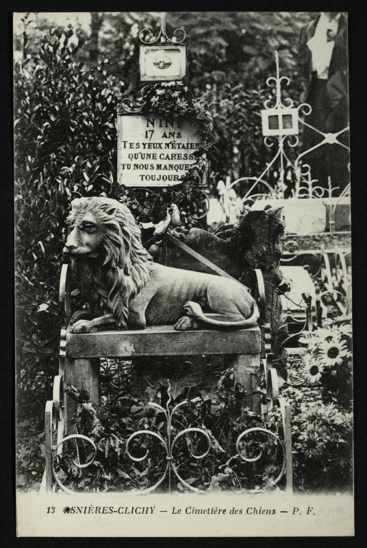 Carte postale ancienne [Tombe du lion Nini] Cimetière des Chiens à Asnières-sur-Seine