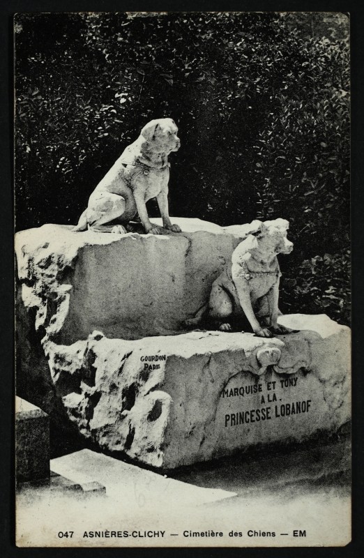 Carte postale ancienne [Tombe de Marquise et Tomy à la princesse Lobanof] Cimetière des Chiens à Asnières-sur-Seine