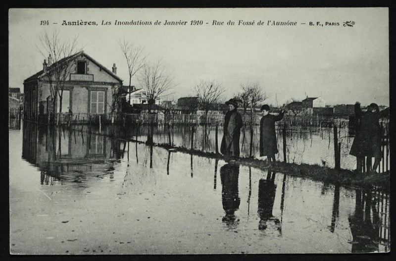 Carte postale ancienne Rue du Fossé de l'Aumône à Asnières-sur-Seine