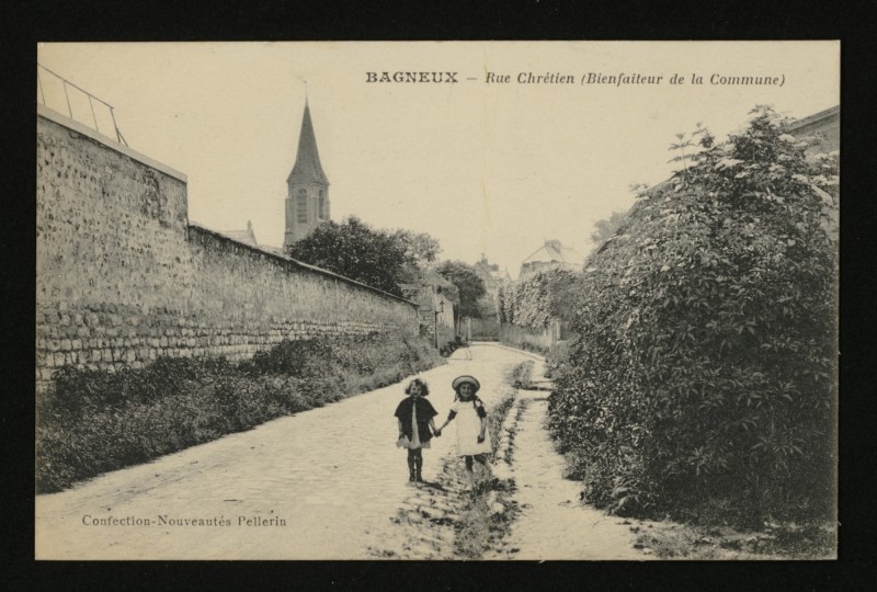 Carte postale ancienne Rue Chrétien (Bienfaiteur de la Commune) à Bagneux