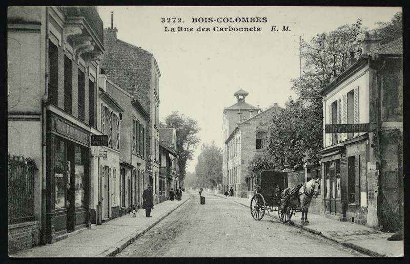 Carte postale ancienne La Rue des Carbonnets à Bois-Colombes