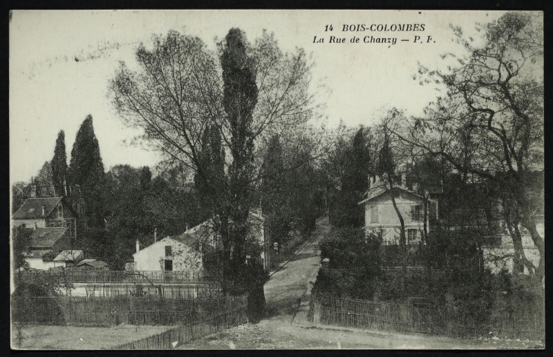 Carte postale ancienne La Rue de Chanzy à Bois-Colombes