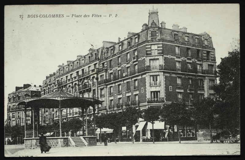 Carte postale ancienne Place des Fêtes à Bois-Colombes