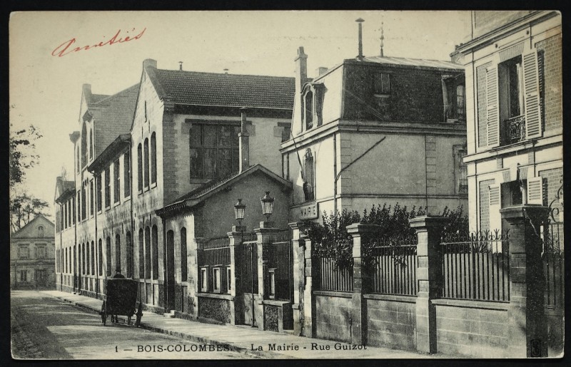 Carte postale ancienne La Mairie- Rue Guizot à Bois-Colombes