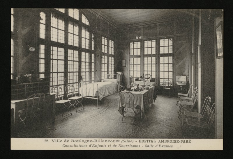 Carte postale ancienne Hôpital Ambroise-Paré - Consultation d'Enfants et de Nourrissons - Salle d'examen à Boulogne-Billancourt