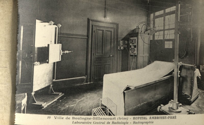 Carte postale ancienne Hôpital Ambroise-Paré crée par l'Assistance Publique et la Ville de Boulogne-Billancourt. - Neuilly-Paris : A. Benoit, Impr.- - Edit., 16 rue de Chartres. - Album : 12 cartes postales à Boulogne-Billancourt