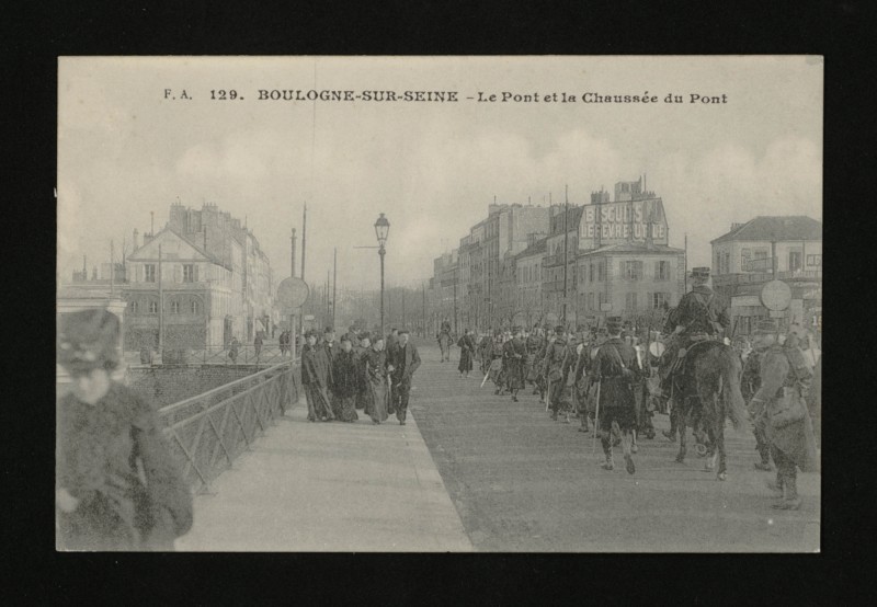 Carte postale ancienne Le Pont et la Chaussée du Pont à Boulogne-Billancourt