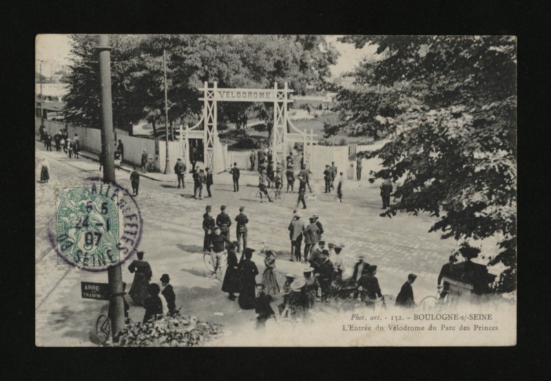 Carte postale ancienne L'Entrée du Vélodrome du Parc des Princes à Boulogne-Billancourt
