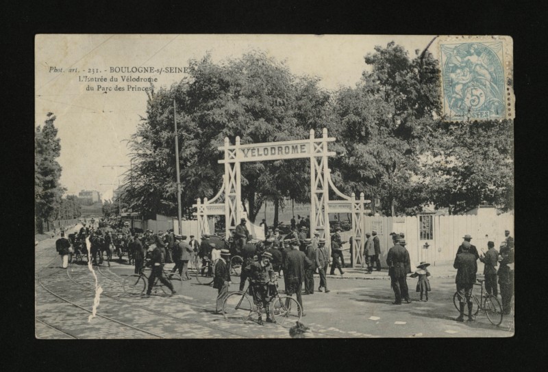 Carte postale ancienne L'Entrée du Vélodrome du Parc des Princes à Boulogne-Billancourt