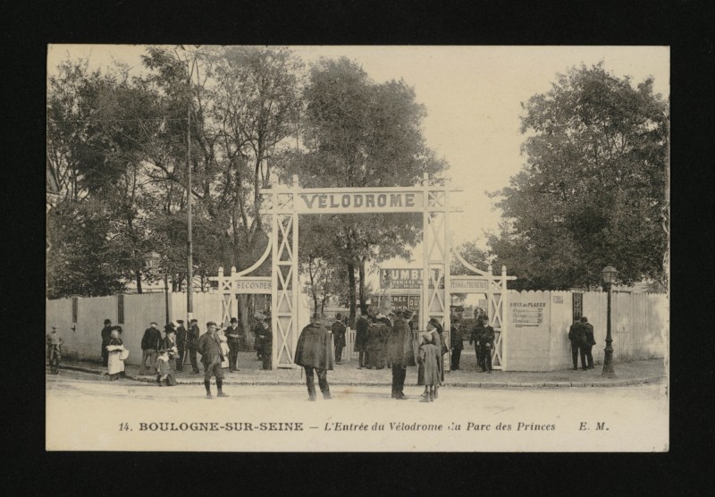 Carte postale ancienne L'Entrée du Vélodrome du Parc des Princes à Boulogne-Billancourt