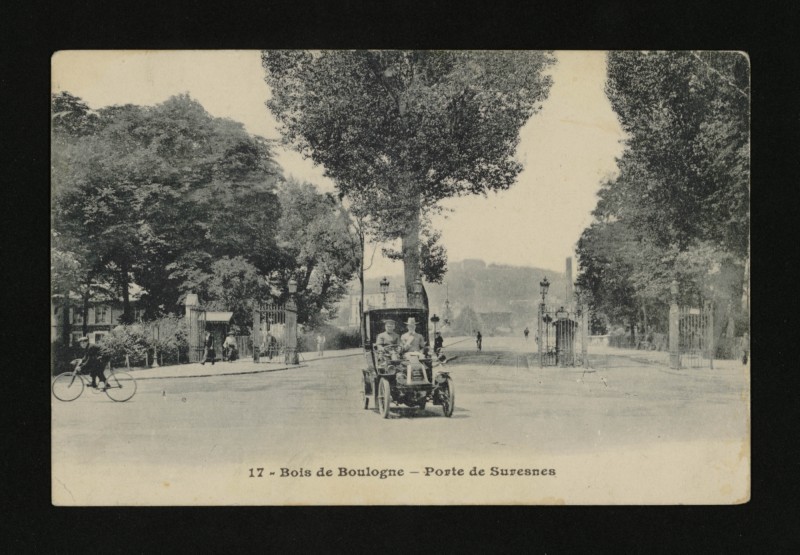 Carte postale ancienne Bois de Boulogne - Porte de Suresnes à Paris 16e