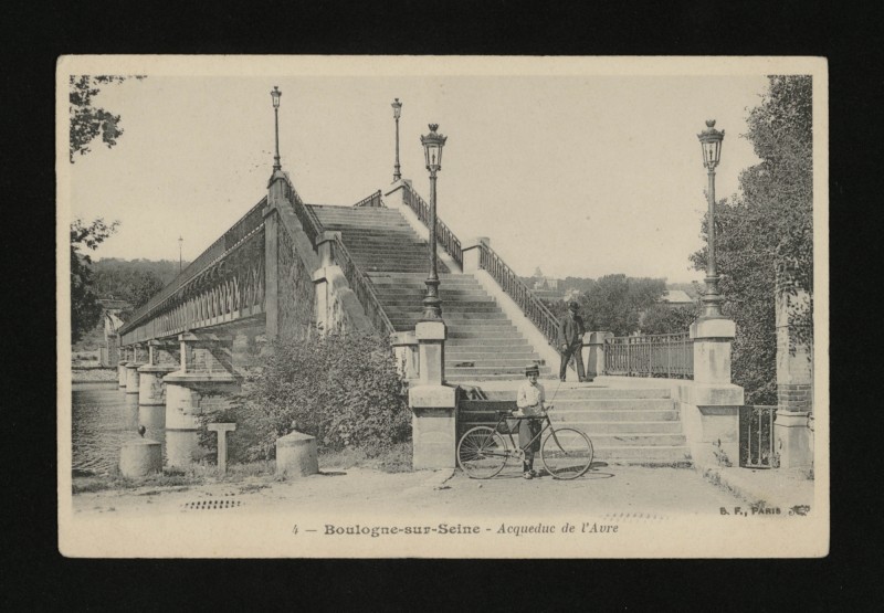 Carte postale ancienne Acqueduc de l'Avre à Saint-Cloud