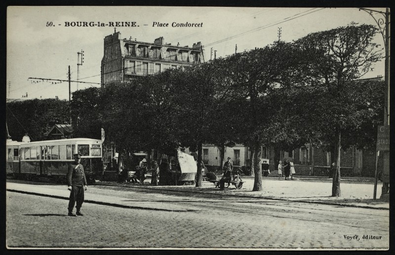 Carte postale ancienne Place Condorcet. à Bourg-la-Reine