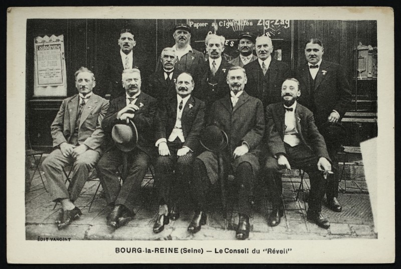 Carte postale ancienne Le Conseil du Réveil à Bourg-la-Reine