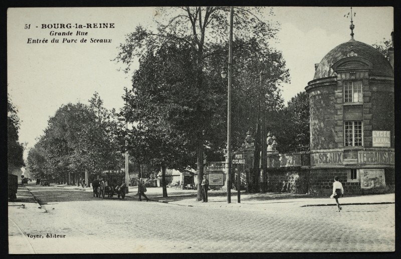 Carte postale ancienne Grande Rue - Entrée du Parc de Sceaux à Bourg-la-Reine