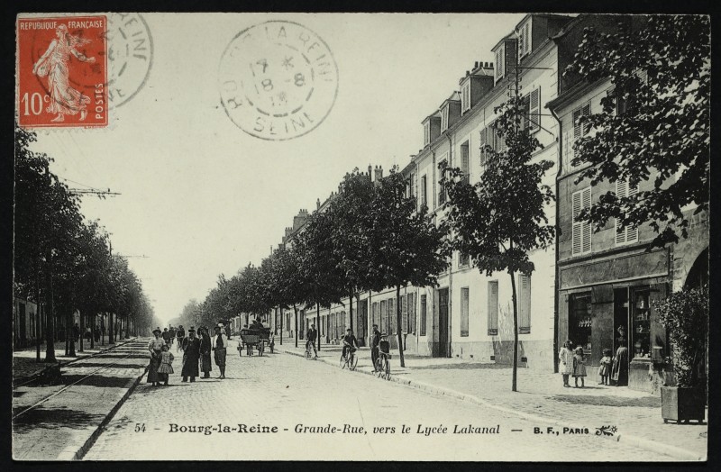 Carte postale ancienne Grande-Rue vers le Lycée Lakanal à Bourg-la-Reine