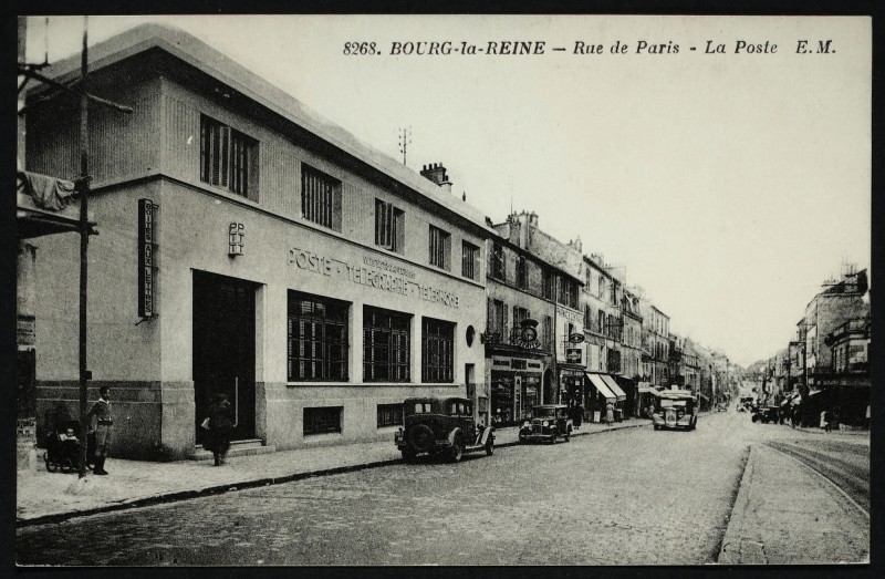 Carte postale ancienne La Poste et la Grande Rue à Bourg-la-Reine