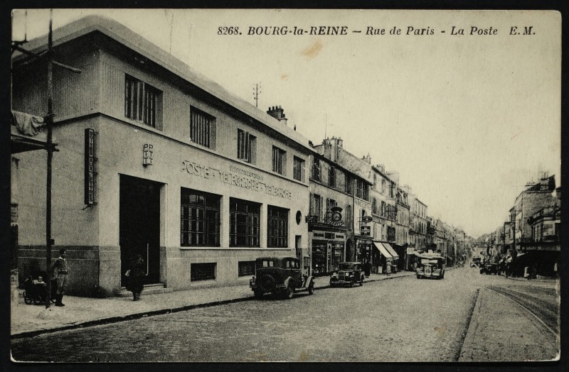 Carte postale ancienne La Poste et la Grande Rue à Bourg-la-Reine