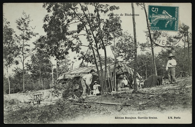 Carte postale ancienne Dans les bois une Cabane de Bûcherons à Chaville