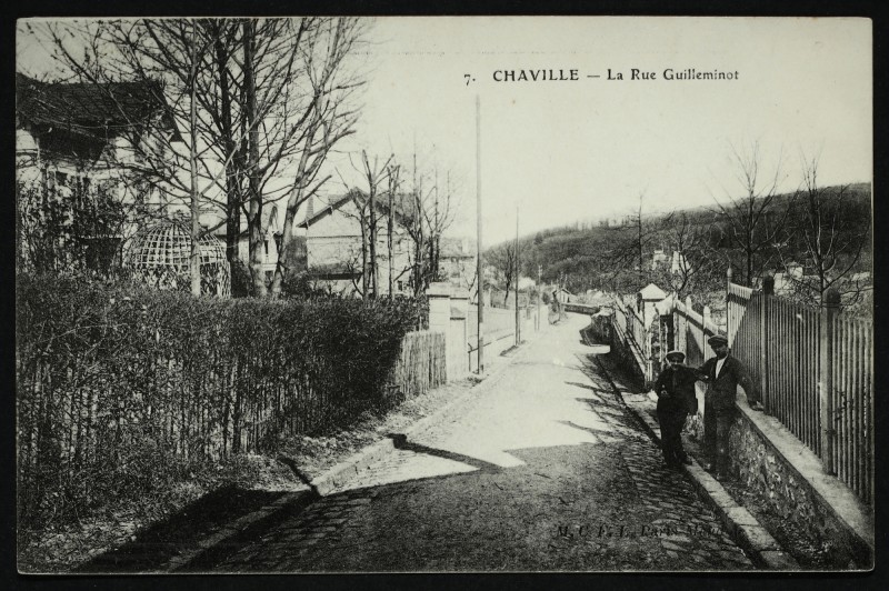 Carte postale ancienne La Rue Guilleminot à Chaville