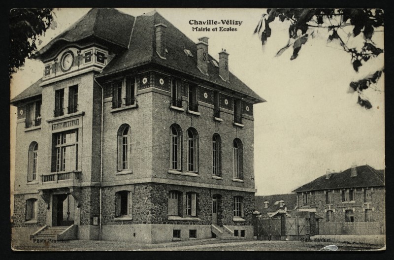 Carte postale ancienne Chaville-Vélizy - Mairie et Ecoles à Vélizy-Villacoublay