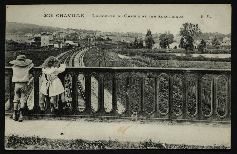 Carte postale ancienne La courbe du Chemin de Fer électrique à Chaville