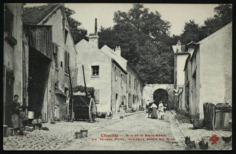 Carte postale ancienne Rue de la Mare-Adam - La fausse Porte donnant accès au Bois à Chaville