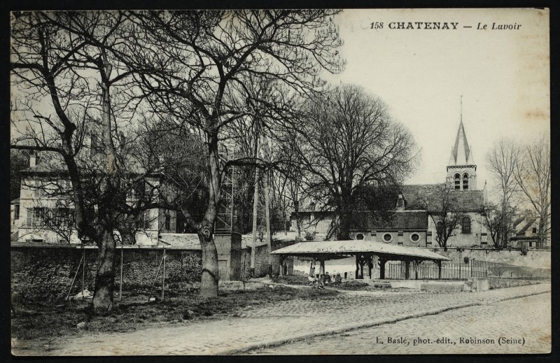 Carte postale ancienne Le Lavoir à Châtenay-Malabry