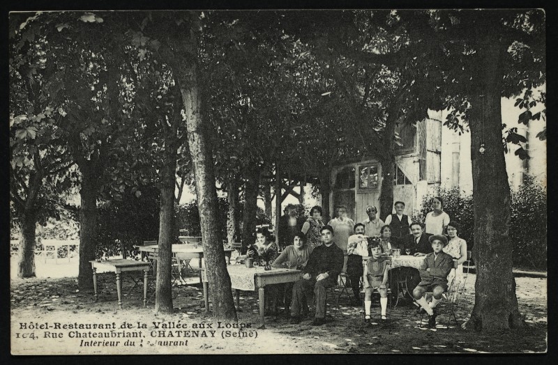 Carte postale ancienne Hôtel-restaurant de la Vallée des Loups-104 rue Châteaubriant-Intérieur du restaurant à Châtenay-Malabry