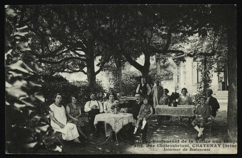 Carte postale ancienne Hôtel-restaurant de la Vallée des Loups-104 rue Châteaubriant-Intérieur du restaurant à Châtenay-Malabry